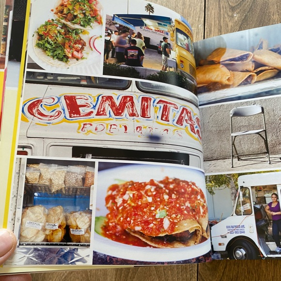 Food Trucks Book - Picture 5 of 14